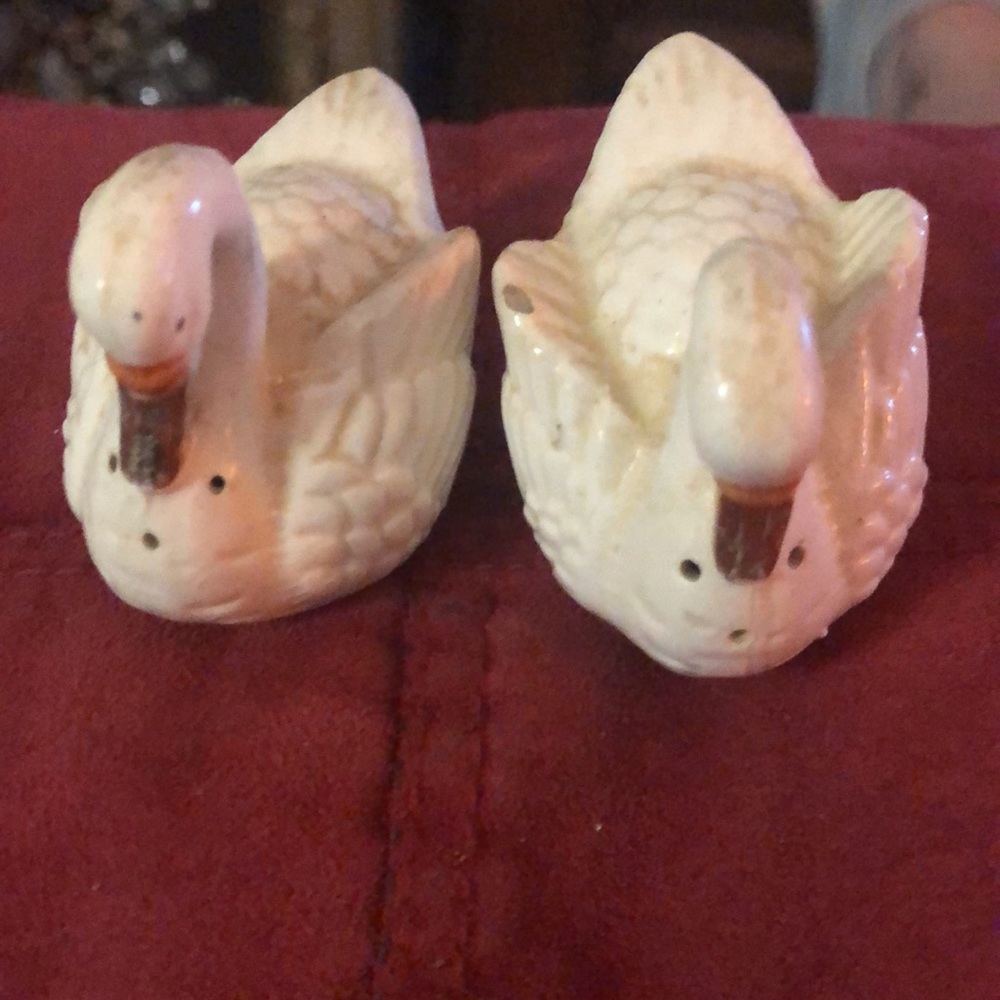 Vintage Animated Swan Salt and Pepper Shakers JAPAN - Picture 2 of 4